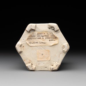 A Chinese hexagonal famille rose 'Du Zhan Ao Tou 獨占鰲頭' brush pot, Yongzheng — photo 6
