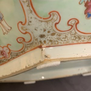 A Chinese hexagonal famille rose 'mandarin' tureen and cover on stand, Qianlong — 照片 14
