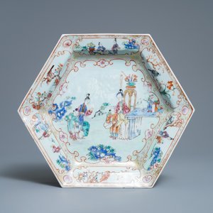 A Chinese hexagonal famille rose 'mandarin' tureen and cover on stand, Qianlong — 照片 2