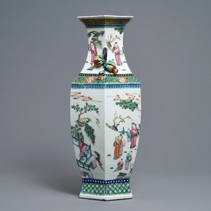 A Chinese hexagonal famille rose 'scholars' vase, 19th C. — photo 2