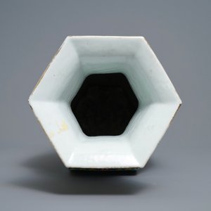 A Chinese hexagonal famille rose 'scholars' vase, 19th C. — photo 5