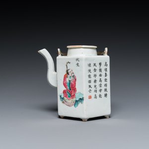 A Chinese hexagonal famille rose 'Wu Shuang Pu' teapot and cover, 19th C. — 照片 1