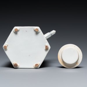 A Chinese hexagonal famille rose 'Wu Shuang Pu' teapot and cover, 19th C. — 照片 6