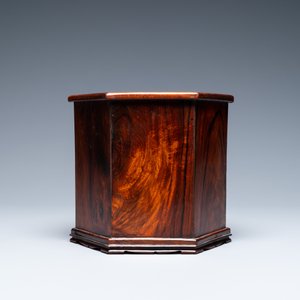 A Chinese hexagonal 'huali' wooden brush pot, 18/19th C. — photo 4