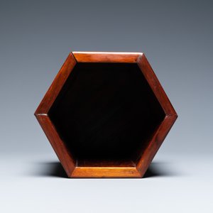 A Chinese hexagonal 'huali' wooden brush pot, 18/19th C. — photo 6