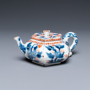 A Chinese hexagonal Imari-style teapot and cover, Kangxi — 照片 1
