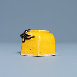 A Chinese hexagonal jaune biscuit brushwasher with applied aubergine-glazed dragon, Kangxi — photo 3
