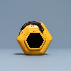 A Chinese hexagonal jaune biscuit brushwasher with applied aubergine-glazed dragon, Kangxi — photo 6