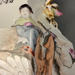 A Chinese hexagonal qianjiang cai 'immortals' vase, 19/20th C. — 照片 8