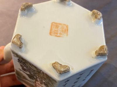 A Chinese hexagonal qianjiang cai teapot, signed and with the seal of Luo Zhonglin 羅仲林, 19/20th C. — photo 16