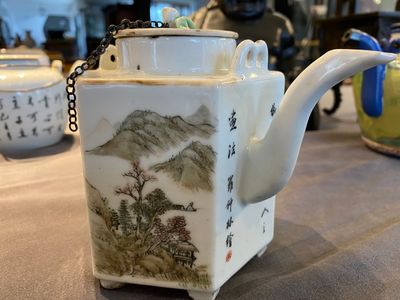 A Chinese hexagonal qianjiang cai teapot, signed and with the seal of Luo Zhonglin 羅仲林, 19/20th C. — photo 6