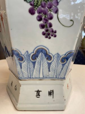 A Chinese hexagonal qianjiang cai vase, signed Hui Ru Shi 慧如氏, dated 1910 — 照片 12