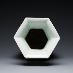 A Chinese hexagonal qianjiang cai vase, signed Hui Ru Shi 慧如氏, dated 1910 — 照片 5