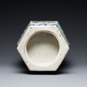 A Chinese hexagonal qianjiang cai vase, signed Hui Ru Shi 慧如氏, dated 1910 — 照片 6