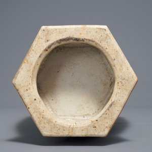 A Chinese hexagonal qianjiang cai vase with ladies and children, 19/20th C. — 照片 6