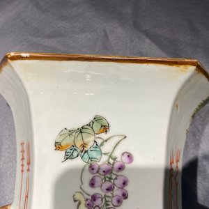A Chinese hexagonal qianjiang cai vase with scholars in a landscape, 19/20th C. — 照片 16