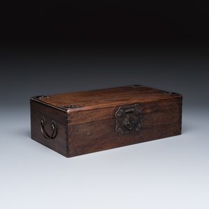 A Chinese hongmu box and cover with bronze mounts — foto 1