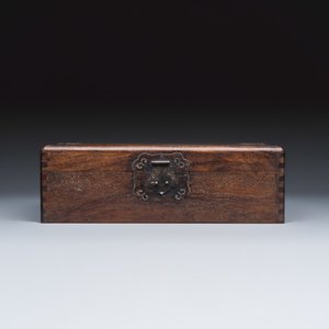 A Chinese hongmu box and cover with bronze mounts — foto 3