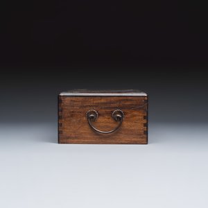A Chinese hongmu box and cover with bronze mounts — foto 6