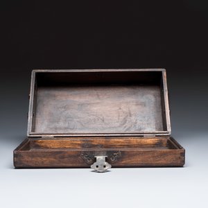 A Chinese hongmu box and cover with bronze mounts — foto 9