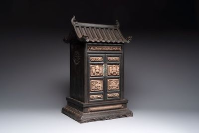 A Chinese hongmu house-form cabinet with antiquities design, 18/19th C.