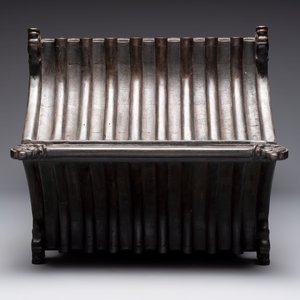 A Chinese hongmu house-form cabinet with antiquities design, 18/19th C. — 照片 12