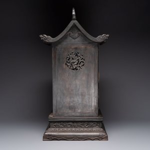A Chinese hongmu house-form cabinet with antiquities design, 18/19th C. — 照片 5
