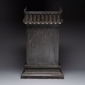A Chinese hongmu house-form cabinet with antiquities design, 18/19th C. — 照片 6