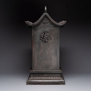 A Chinese hongmu house-form cabinet with antiquities design, 18/19th C. — 照片 7