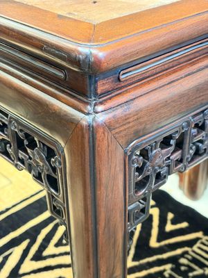 A Chinese hongmu stand and a square low table, 19th C. — photo 11