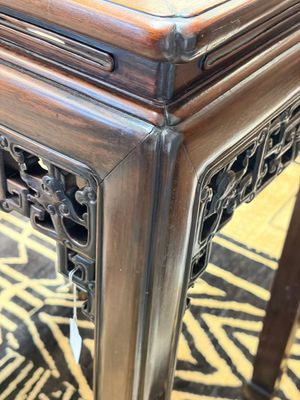 A Chinese hongmu stand and a square low table, 19th C. — photo 12