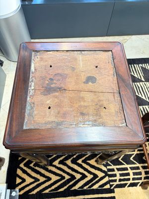 A Chinese hongmu stand and a square low table, 19th C. — photo 2