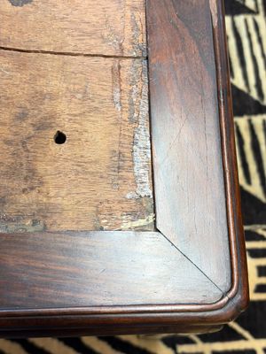 A Chinese hongmu stand and a square low table, 19th C. — photo 3