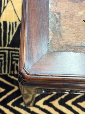 A Chinese hongmu stand and a square low table, 19th C. — photo 6