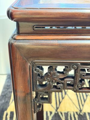 A Chinese hongmu stand and a square low table, 19th C. — photo 7