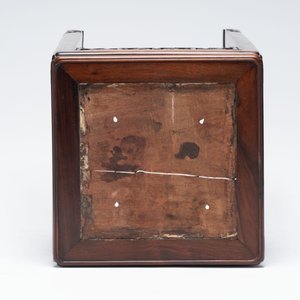 A Chinese hongmu stand and a square low table, 19th C. — photo 13