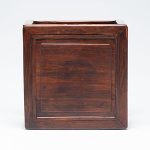 A Chinese hongmu stand and a square low table, 19th C. — photo 7