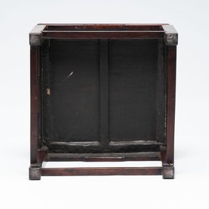 A Chinese hongmu stand and a square low table, 19th C. — photo 8