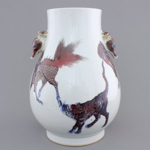 A Chinese hu-shaped deer-handled underglaze red and blue vase with finely painted animals, ca 1900 — photo 3