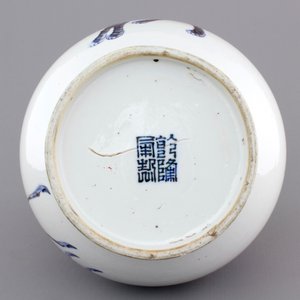 A Chinese hu-shaped deer-handled underglaze red and blue vase with finely painted animals, ca 1900 — photo 5