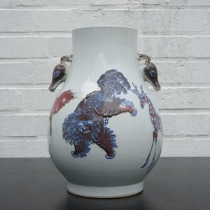 A Chinese hu-shaped deer-handled underglaze red and blue vase with finely painted animals, ca 1900 — photo 7