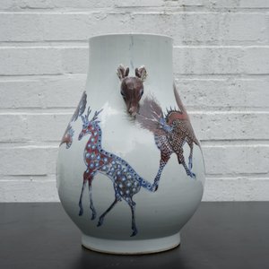A Chinese hu-shaped deer-handled underglaze red and blue vase with finely painted animals, ca 1900 — photo 8