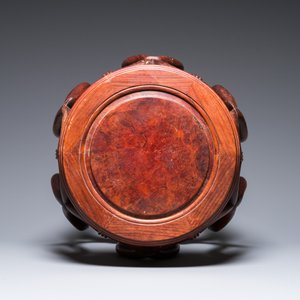 A Chinese huali box and cover, a burl wood-topped stand, a table screen mirror and a pair of Buddhist lions,  19/20th C. — 照片 13