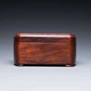 A Chinese huali box and cover, a burl wood-topped stand, a table screen mirror and a pair of Buddhist lions,  19/20th C. — 照片 15