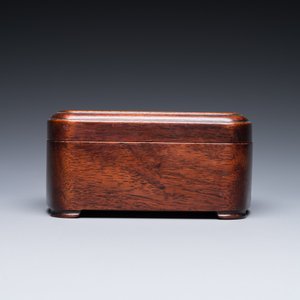 A Chinese huali box and cover, a burl wood-topped stand, a table screen mirror and a pair of Buddhist lions,  19/20th C. — 照片 17