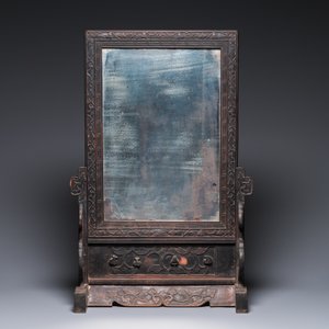 A Chinese huali box and cover, a burl wood-topped stand, a table screen mirror and a pair of Buddhist lions,  19/20th C. — 照片 2