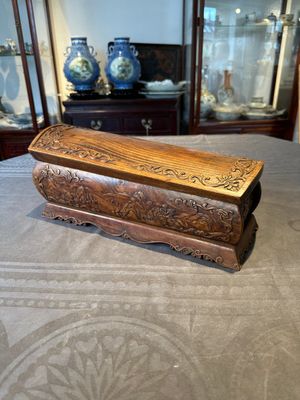 A Chinese Huanghuali wood coffin-shaped offering box and cover with mountainous landscape design, 17/18th C. — photo 1