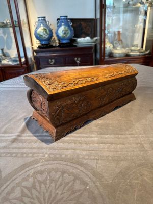 A Chinese Huanghuali wood coffin-shaped offering box and cover with mountainous landscape design, 17/18th C. — photo 6
