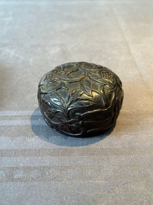 A Chinese huanghuali wooden box and cover with pomegranate design, 17/18th C. — 照片 3