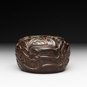 A Chinese huanghuali wooden box and cover with pomegranate design, 17/18th C. — 照片 4